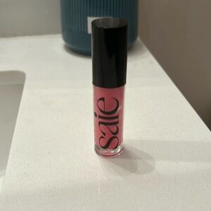 Saie Glossy Bounce in shade KISS